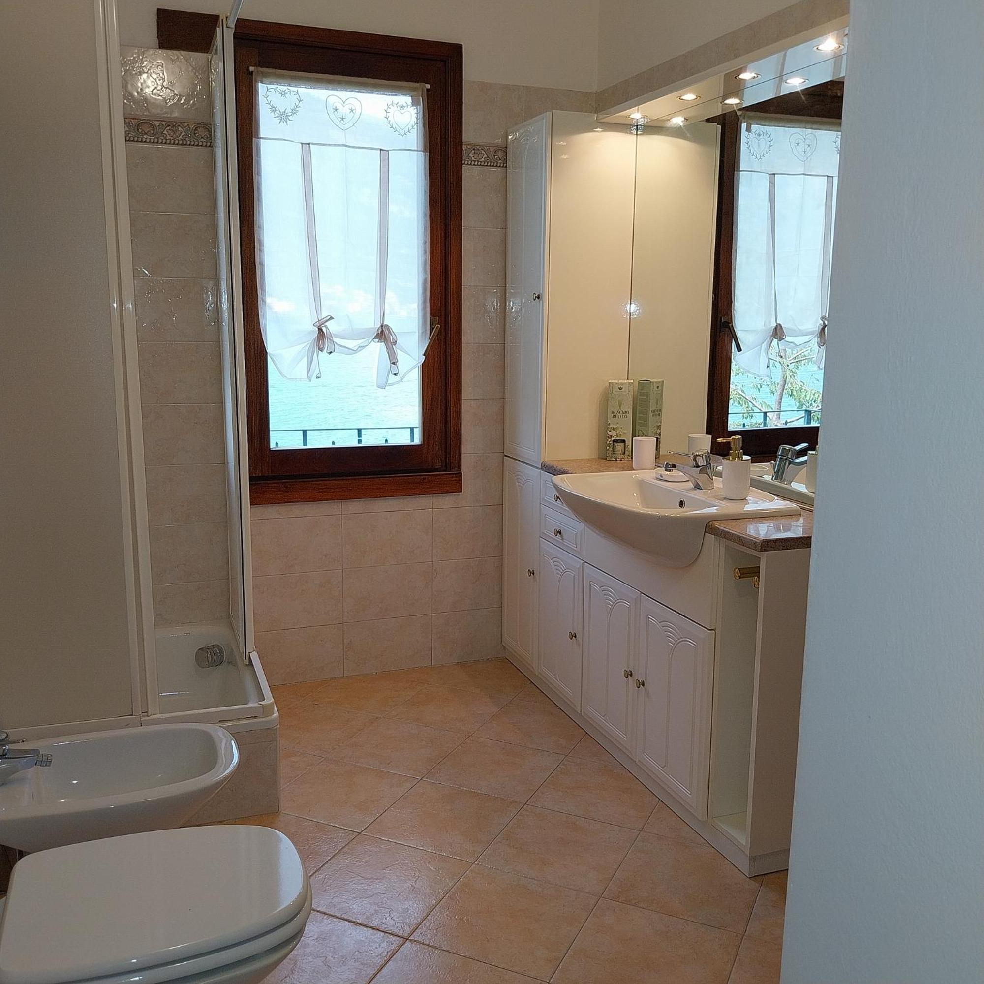 Casa Peppo Appartement Lezzeno Buitenkant foto